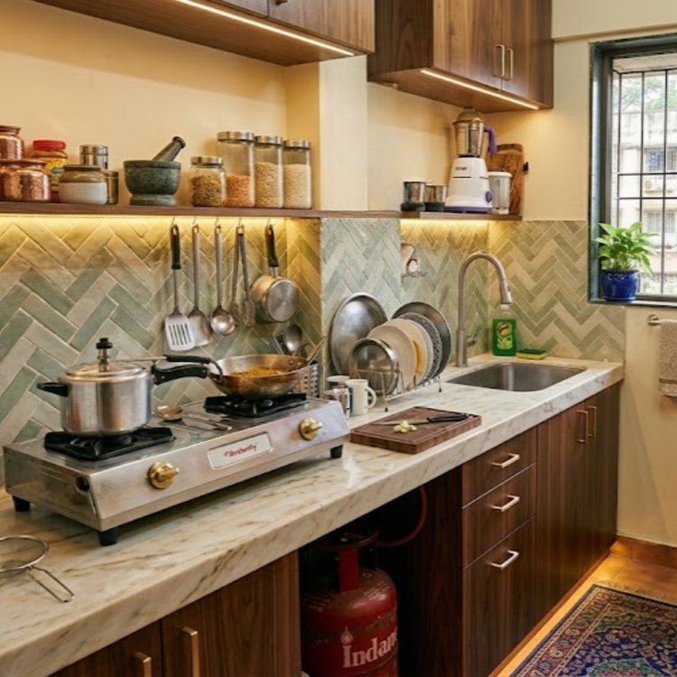 Kitchen & Dining