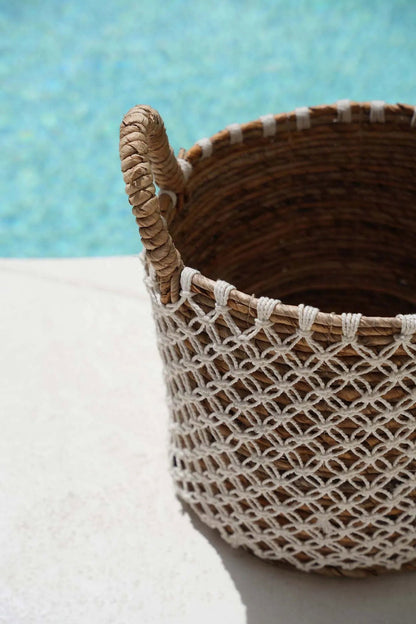 The Cross-Stitched Macramé Basket - M