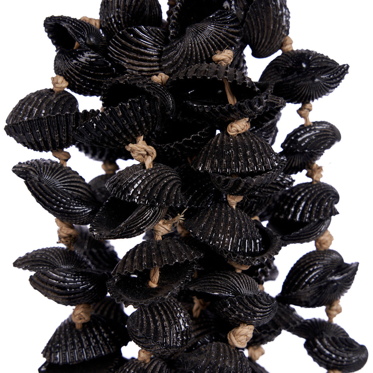 The Midnight Shell Tassel - Black