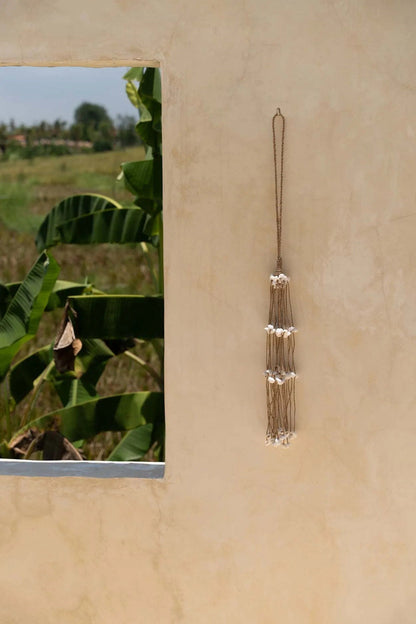 The Long Shell Tassel - White