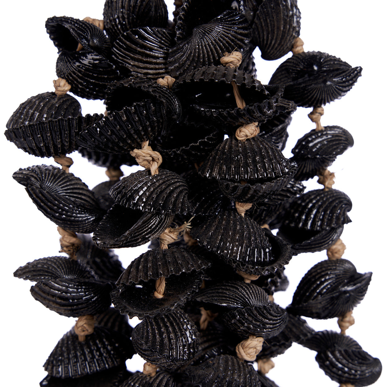 The Midnight Shell Tassel - Black