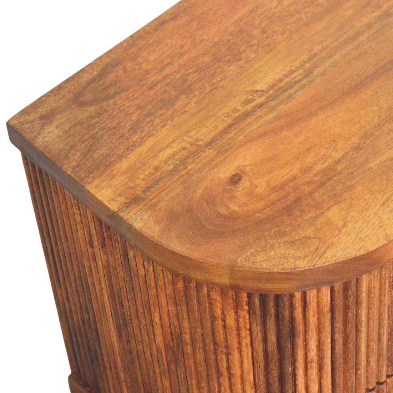 Comodino Rigato con Dettagli in Ottone